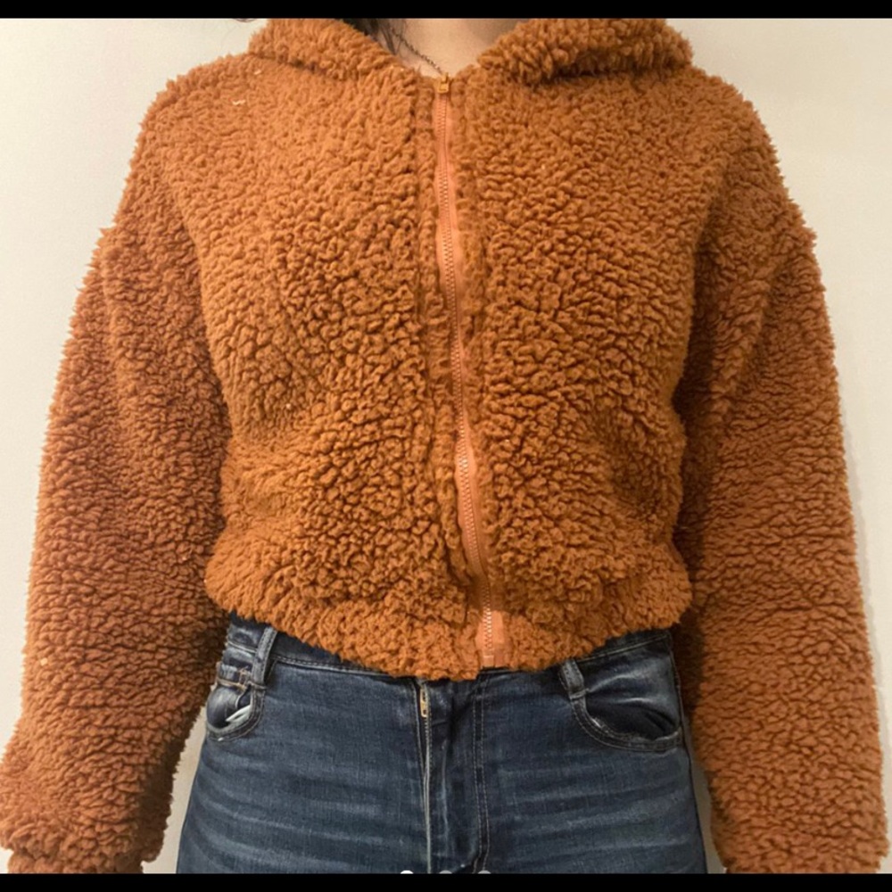 Fluffy caramel zip up